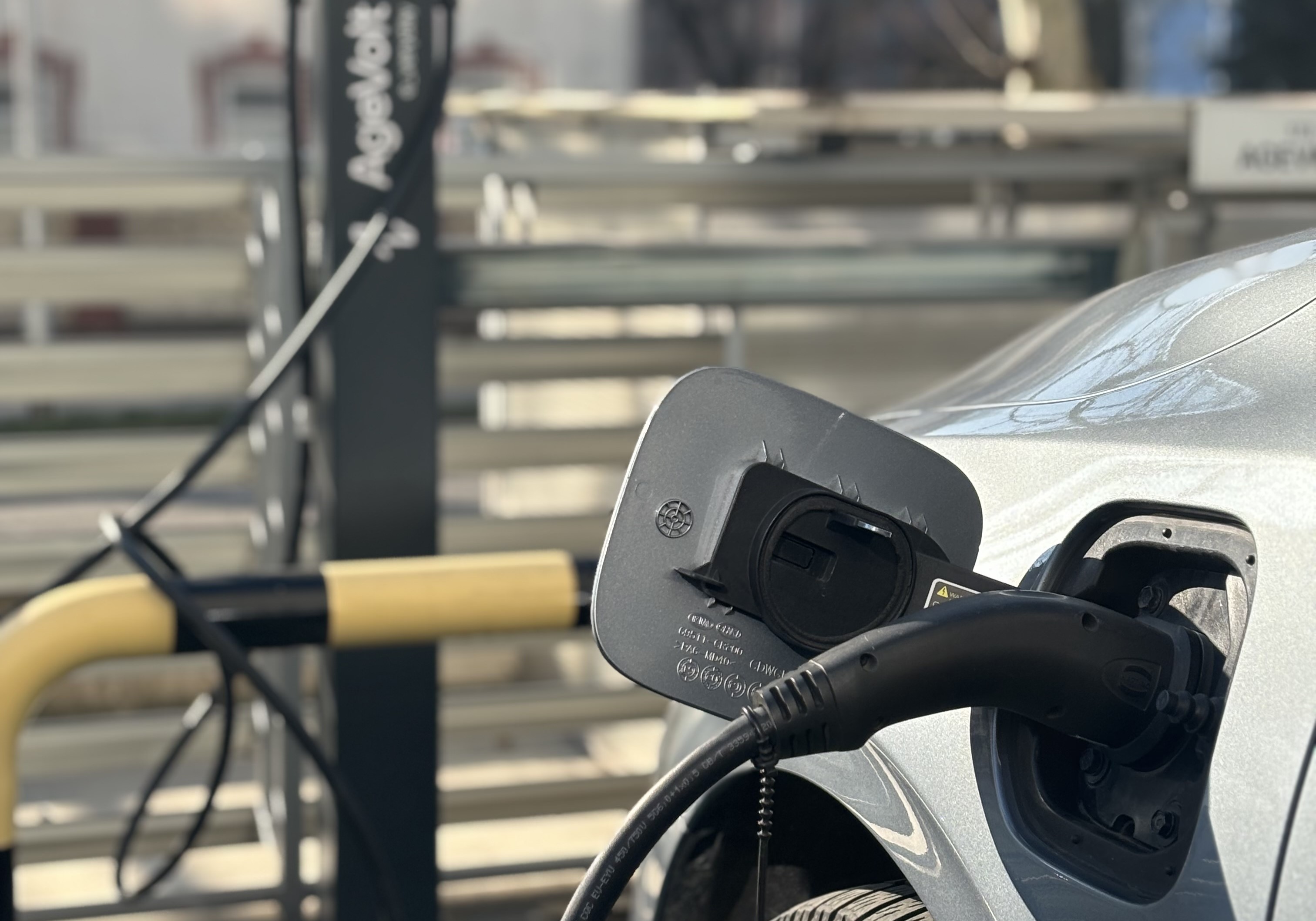 How to charge with AgeVolt — reference image 1
